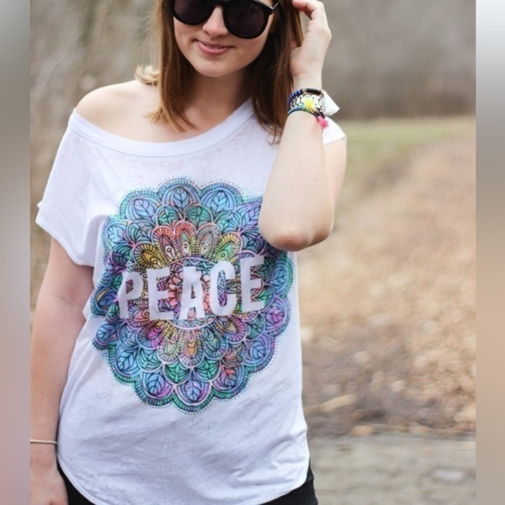 NWT Chaser Peace Mandala Graphic Tee, White
Size Medium